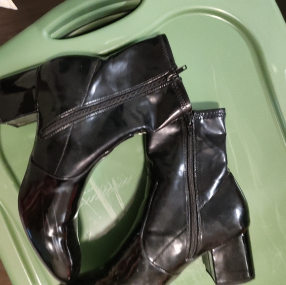 Boots - Picture 4 of 4